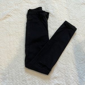 Women’s size 00 black skinny ripped jeans
